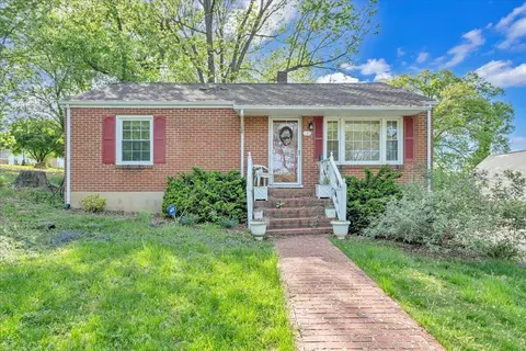 832 29th St NW, Roanoke, VA 24017