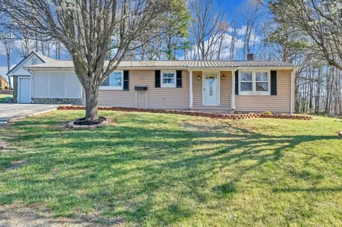 586 Doe Run Rd, Rocky Mount, VA 24151