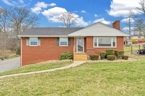 1401 Grove Dr, Pulaski, VA 24301