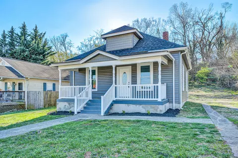 305 9th St, Vinton, VA 24179