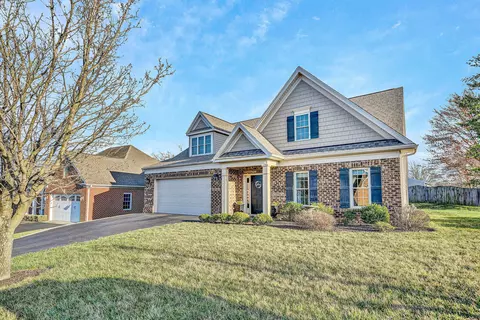 102 N Oaks Dr, Salem, VA 24153