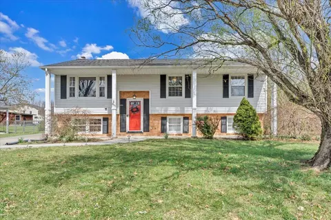 6333 Greenway Dr, Roanoke, VA 24019
