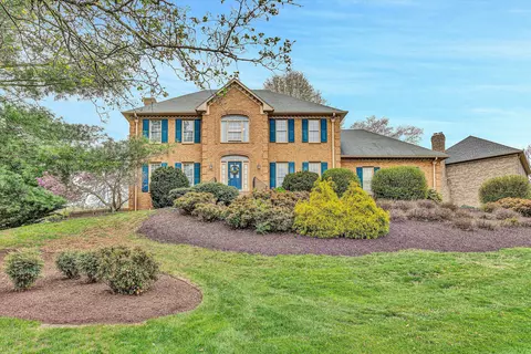8204 Strathmore Ln, Roanoke, VA 24019