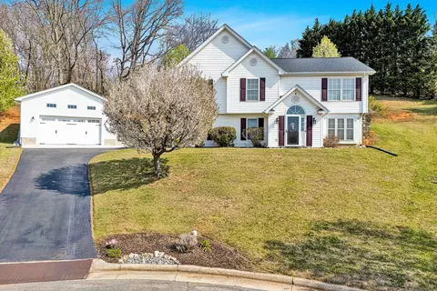3325 Delmar Ln, Roanoke, VA 24014
