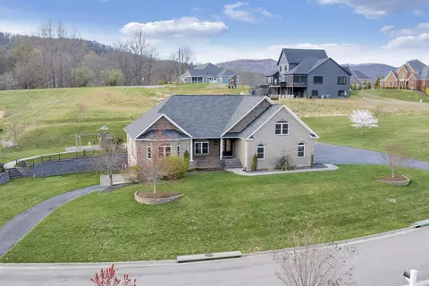 7425 Willow Leaf Cir, Roanoke, VA 24018