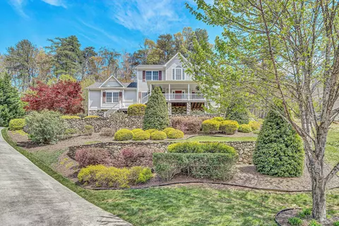 1230 Coronado Dr, Salem, VA 24153