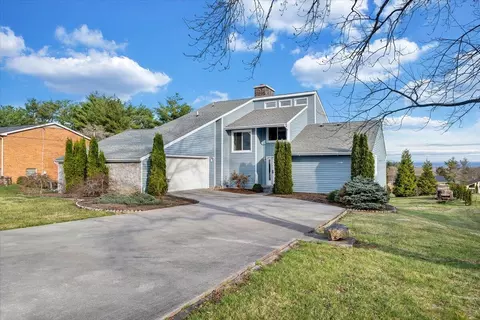 465 Summit Ridge Rd SW, Christiansburg, VA 24073