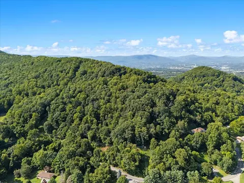 000 Sugar Loaf Mountain Rd, Roanoke, VA 24018
