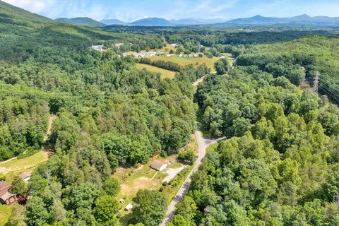 5327 Yellow Mountain Rd, Roanoke, VA 24014