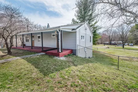 272 Pico Rd, Buchanan, VA 24066 photo 4