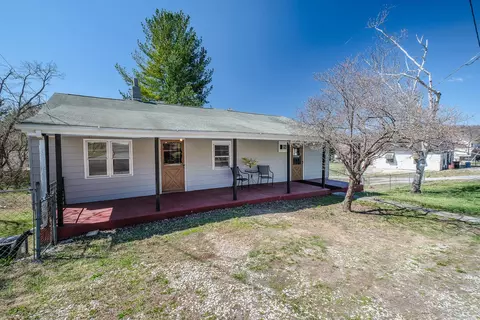 272 Pico Rd, Buchanan, VA 24066 photo 3
