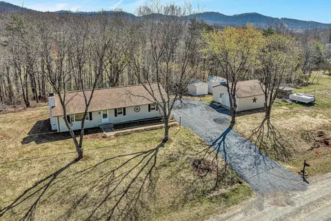 1330 Springfield Dr, Vinton, VA 24179