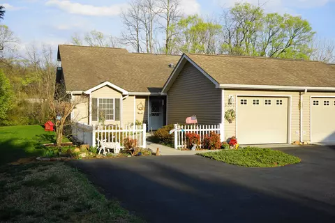 8531 Pineflat Ln, Roanoke, VA 24019