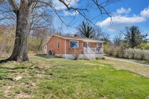 4385 Daugherty Rd, Salem, VA 24153