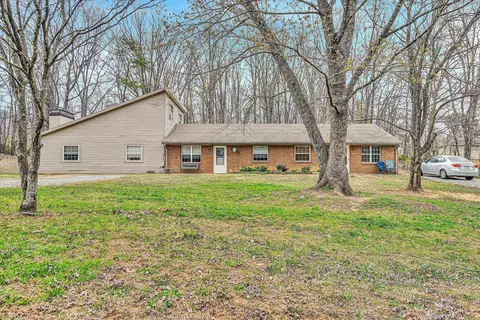 464 Oak Dr, Blue Ridge, VA 24064