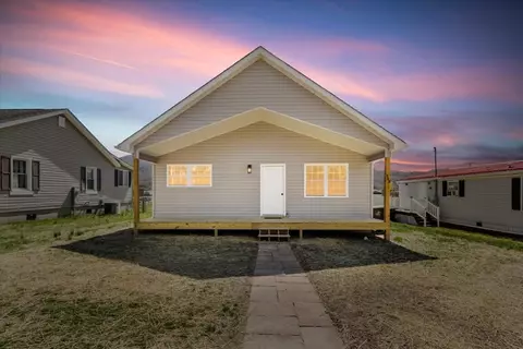 948 4th St NE, Pulaski, VA 24301
