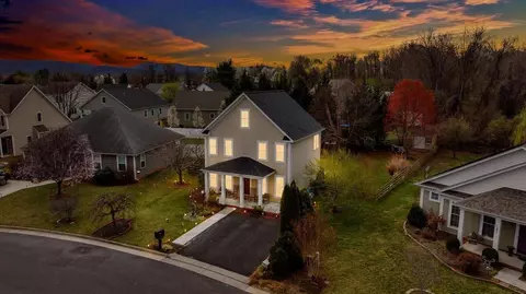 1060 Pendleton Dr, Waynesboro, VA 22980