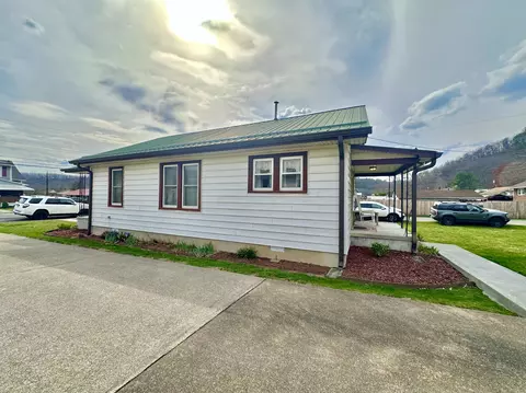 1240 W Jackson St, Covington, VA 24426 photo 8