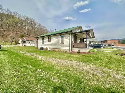 1240 W Jackson St, Covington, VA 24426 photo 6