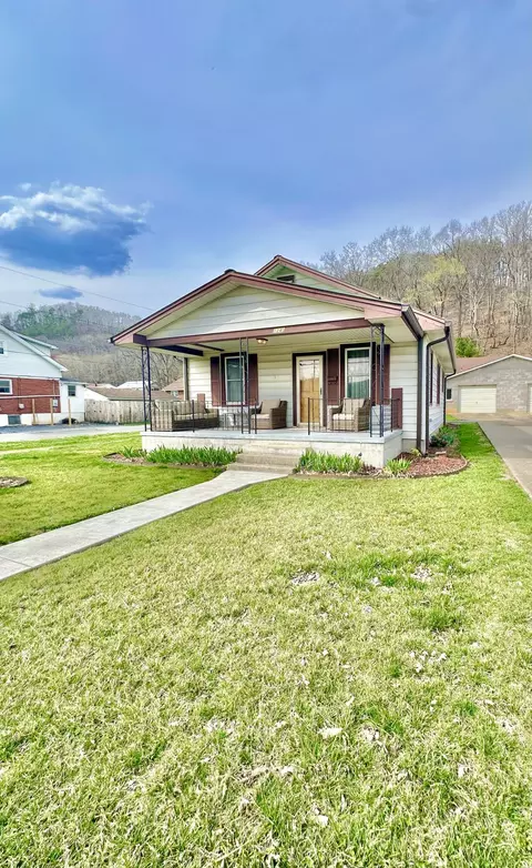 1240 W Jackson St, Covington, VA 24426