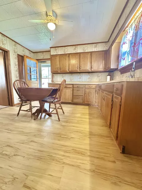 1240 W Jackson St, Covington, VA 24426 photo 19