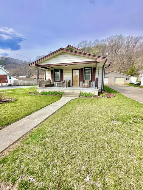 1240 W Jackson St, Covington, VA 24426 photo 2