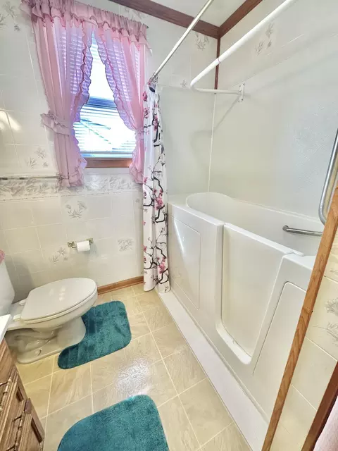 1240 W Jackson St, Covington, VA 24426 photo 26