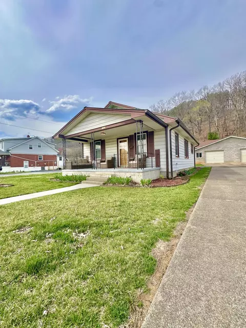 1240 W Jackson St, Covington, VA 24426 photo 3