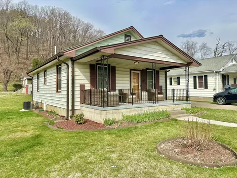 1240 W Jackson St, Covington, VA 24426 photo 4