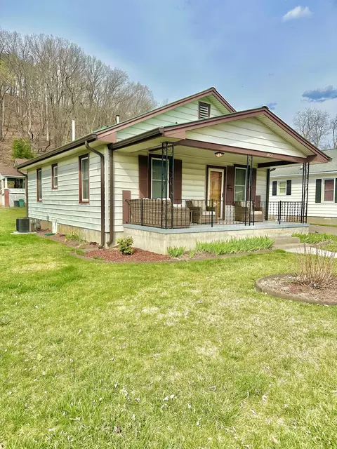 1240 W Jackson St, Covington, VA 24426 photo 5
