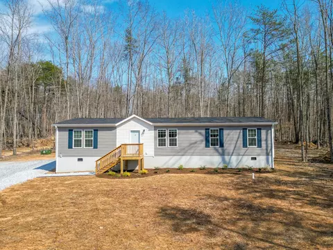 1381 Moccasin Path Trl, Huddleston, VA 24104