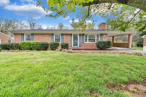 4580 Cresthill Dr, Roanoke, VA 24018