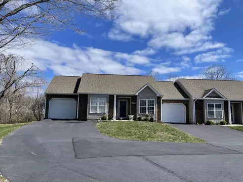 8600 S Bend Dr, Roanoke, VA 24019