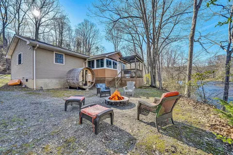 129 River Rd N, Covington, VA 24426