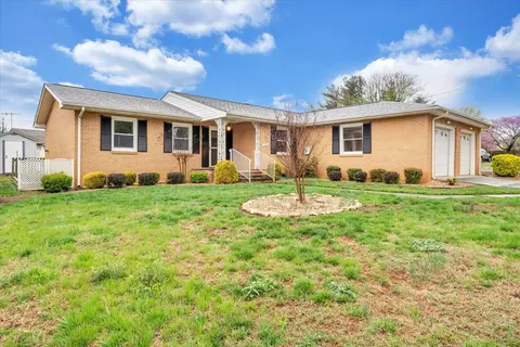 5932 Dairy Rd, Roanoke, VA 24019