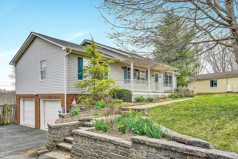 185 Howery St, Christiansburg, VA 24073
