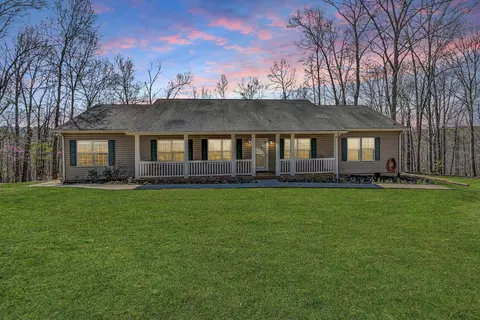 430 Braxton Dr, Buchanan, VA 24066