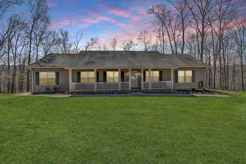 430 Braxton Dr, Buchanan, VA 24066