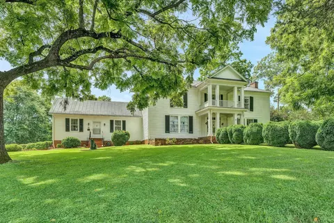 65 Lawndale St, Rocky Mount, VA 24151