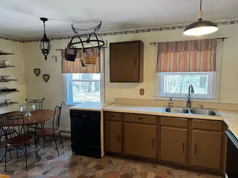 Kitchen - 1615 Dolly Ann Dr, Covington, VA 24426 photo 2 of 2