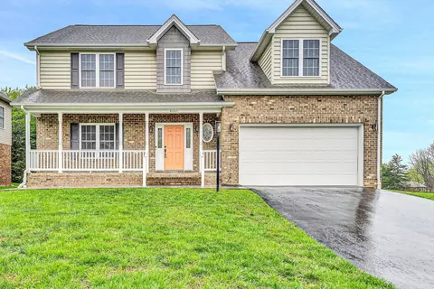 8007 Amber Wood Ct, Roanoke, VA 24019