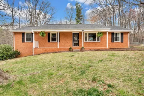 414 Pin Oak Dr, Blue Ridge, VA 24064