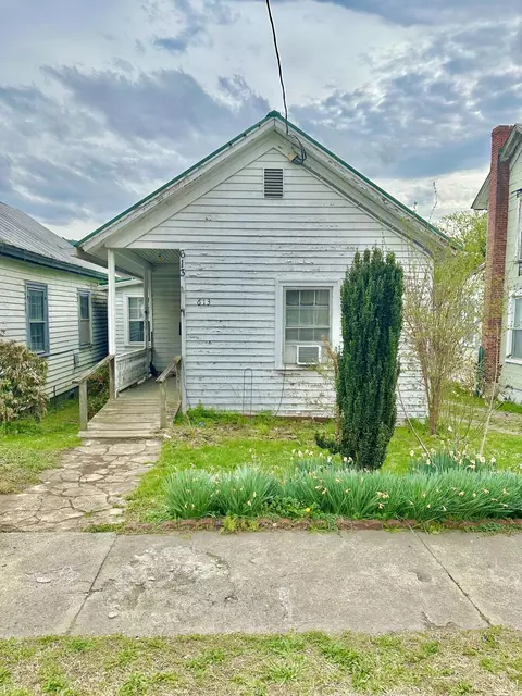 613 Pine St, Clifton Forge, VA 24422