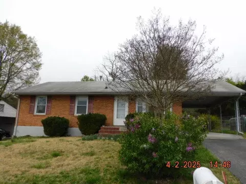 5531 Ambassador Dr, Roanoke, VA 24019