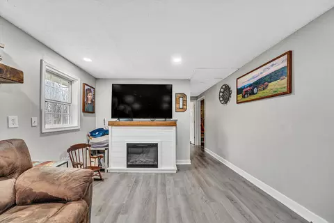 Entry Way - 5282 Keffer Rd, Catawba, VA 24070 photo 4 of 4