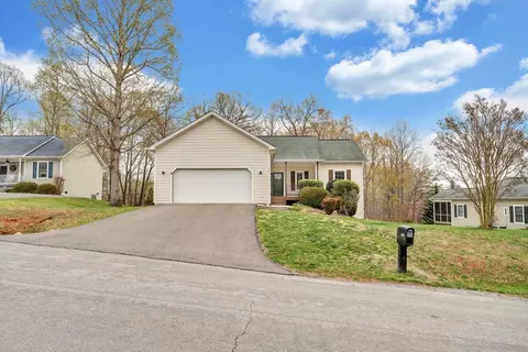 1037 Joffrey Dr, Huddleston, VA 24104