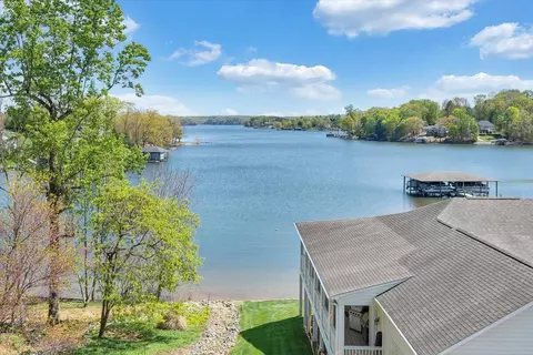 81 Lighthouse Ln, Moneta, VA 24121