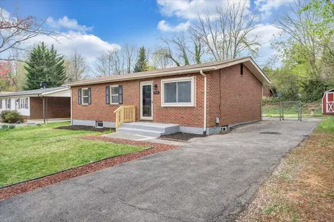 395 Koogler Dr NW, Roanoke, VA 24017