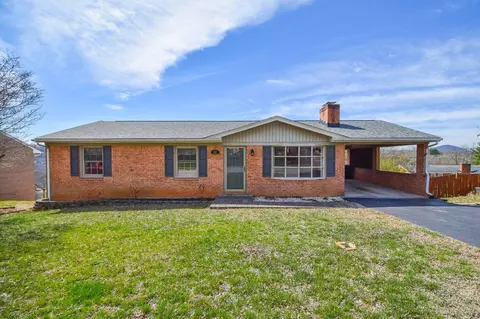 510 Aragona Dr, Vinton, VA 24179