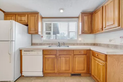 2281 Parrish Rd, Goodview, VA 24095 photo 12